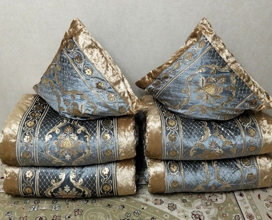 Продам 4 көрпе и две подушки