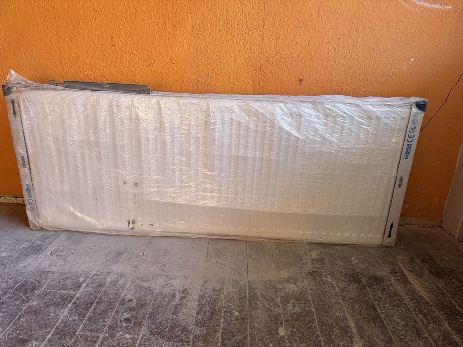 Панелен радиатор чисто нов