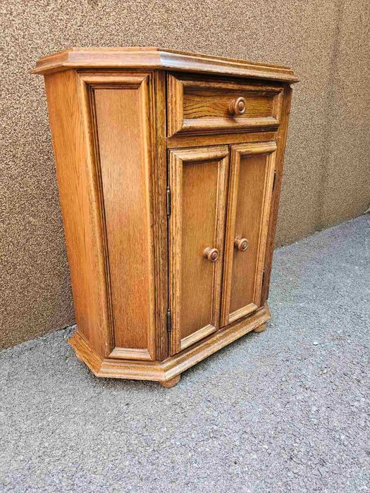 Конзолен шкаф в стил Рустик