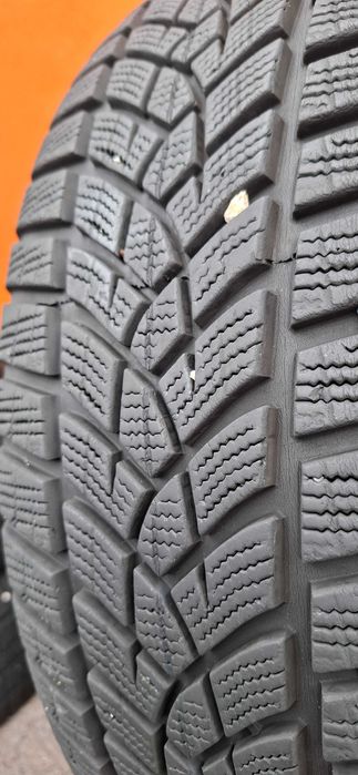 2бр. 215/65/16 Goodyear 7mm грайфер, дот 19г. Безплатен монтаж