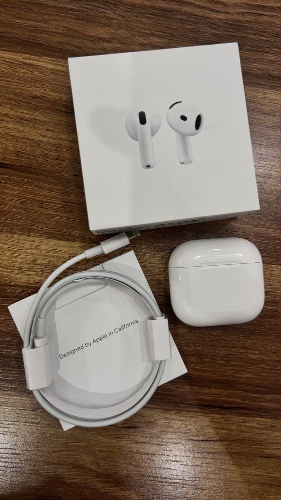 Слушалке Apple AirPods 4 (USB -C)