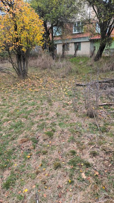 Продавам  земя и Сграда1110 кв.мв град Годеч