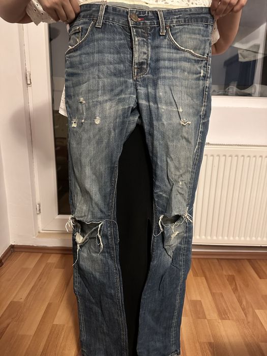 Blugi rupti impecabili