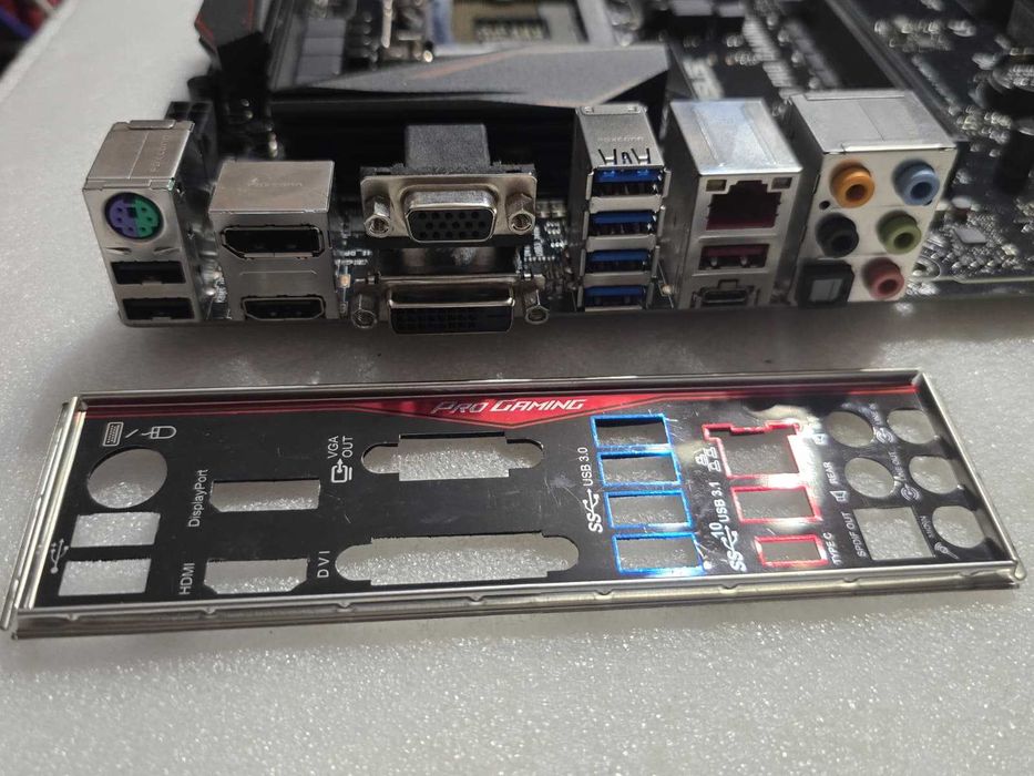Placa de baza ASUS Z170 PRO GAMING, Socket LGA1151, DDR4, PCI-E