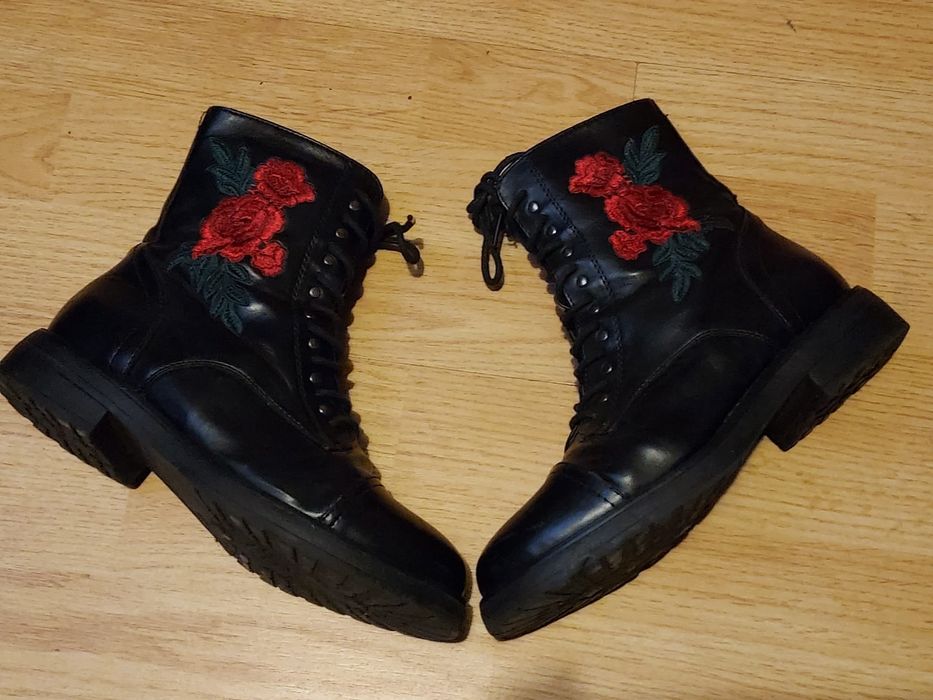 Ghete damă din piele naturală, mărimea 37, 38, 41