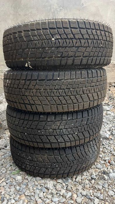 Зимние шины размер 14 почти новый
