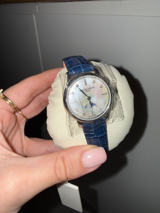 Продавам чисто нов часовник Frederique Constant