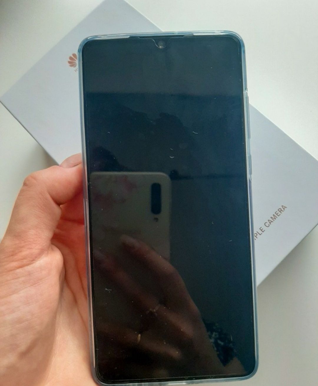 HUAWEI P30 в идеальном состоянии.