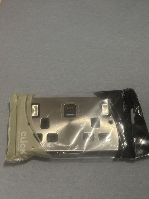 Priză dublă Scolmore WHIT333 cu USB A & C, 13A, argintiu