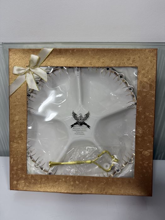 Продается новая менажница в подарочной коробке, 5 секций