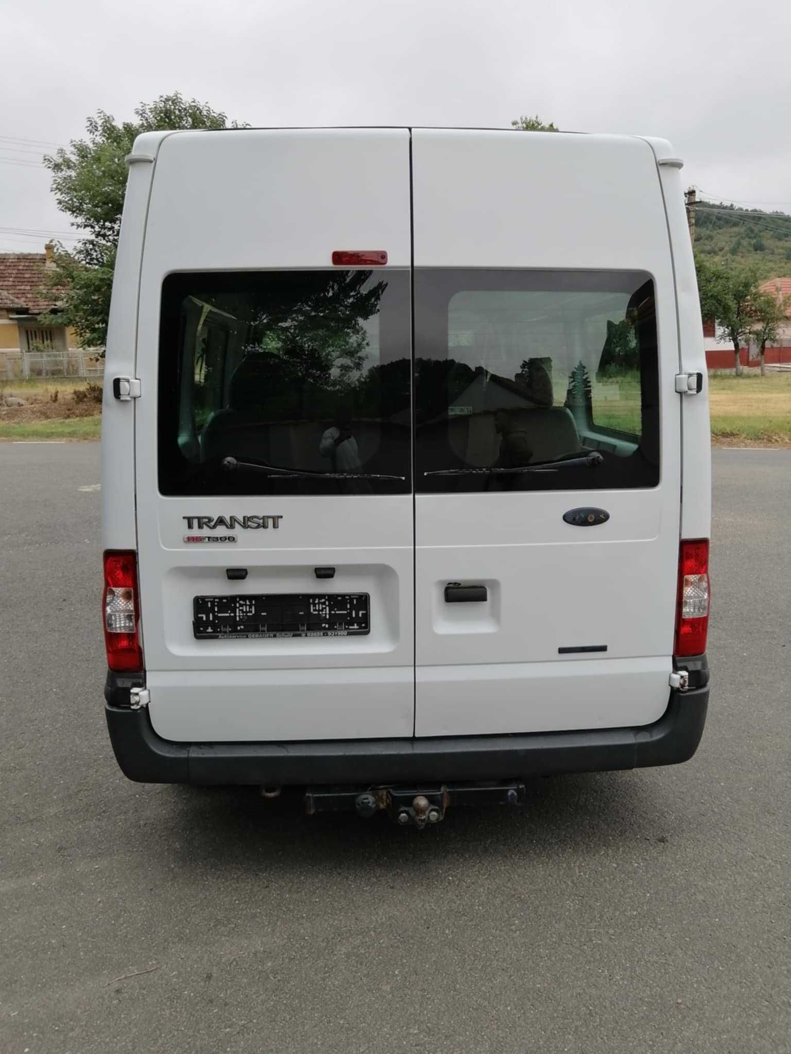 Ford Transit 2011 cu AC  8+1