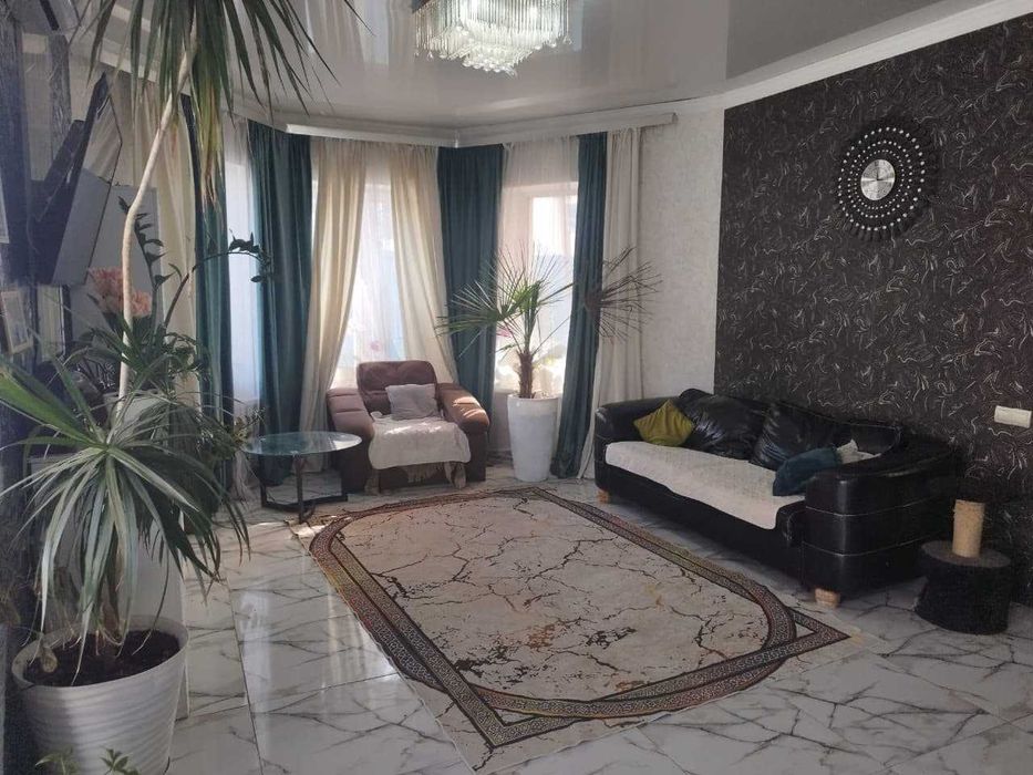 Продается надежный и уютный дом в отличном районе!