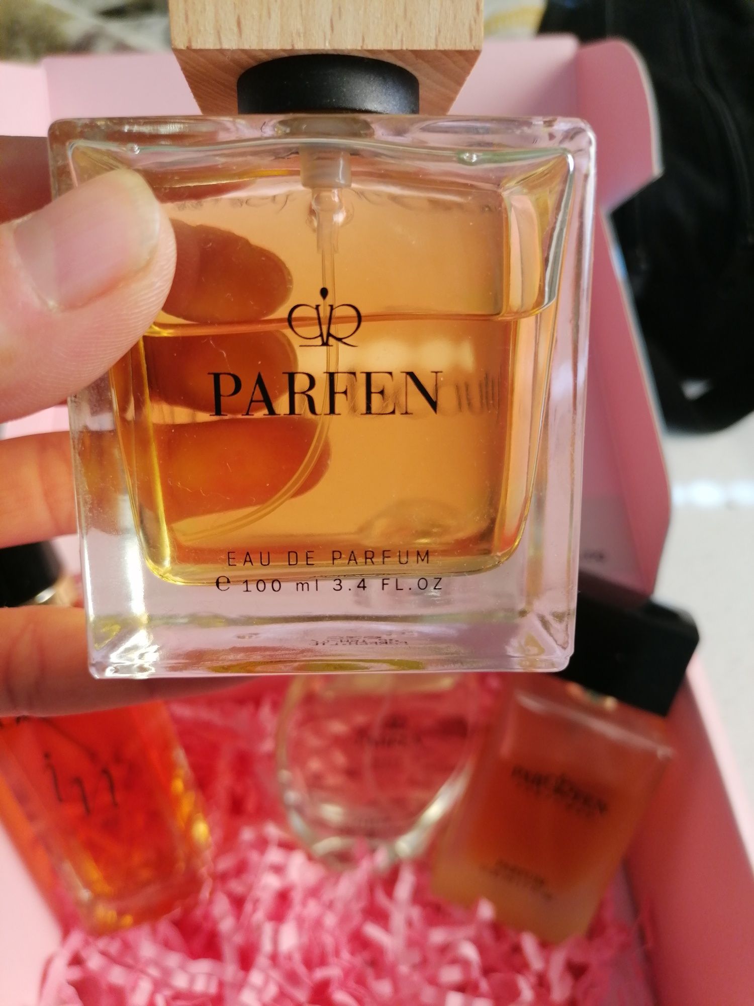 сет дамски парфюми Parfen и подарък нови спирали.