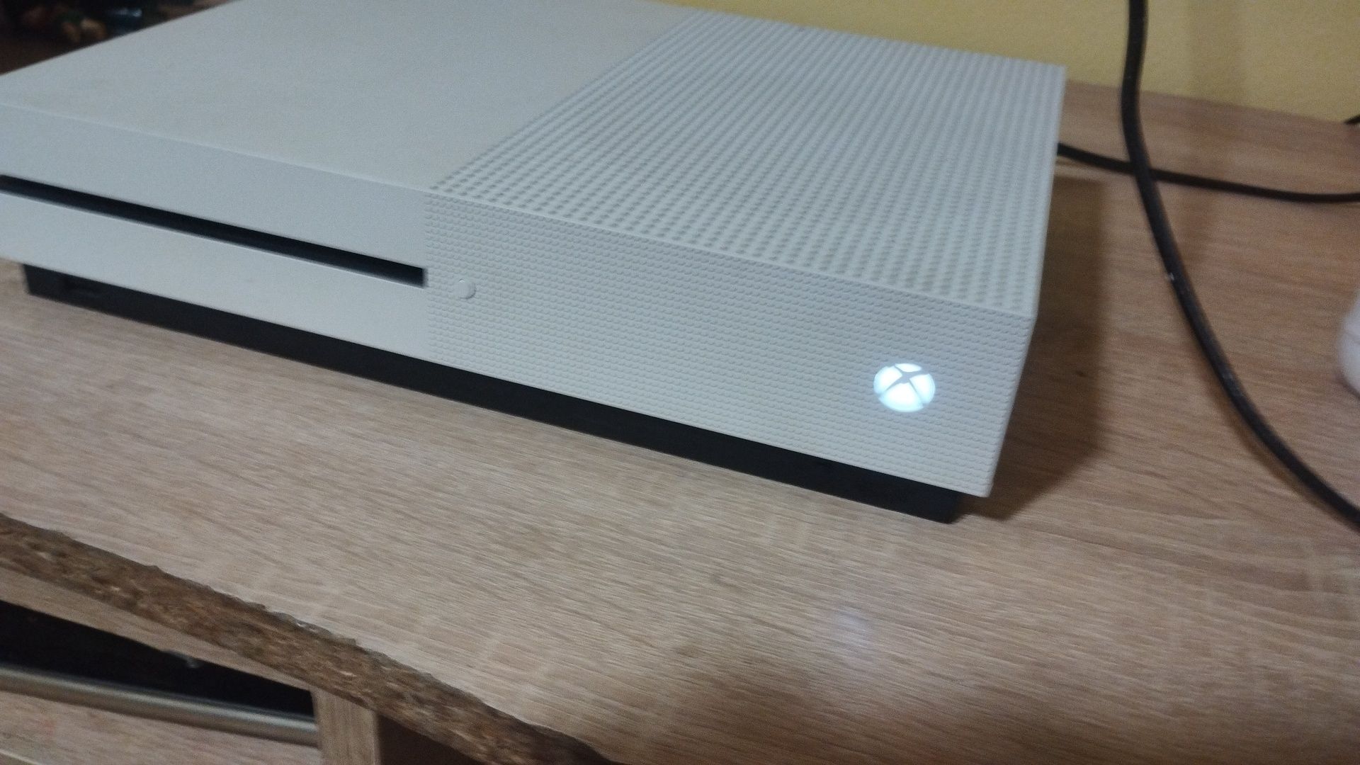 Xbox one , cu 2 jocuri o manetă