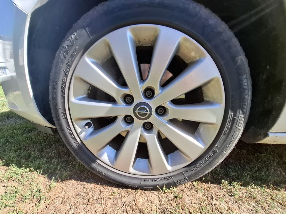 Vând opel astra j