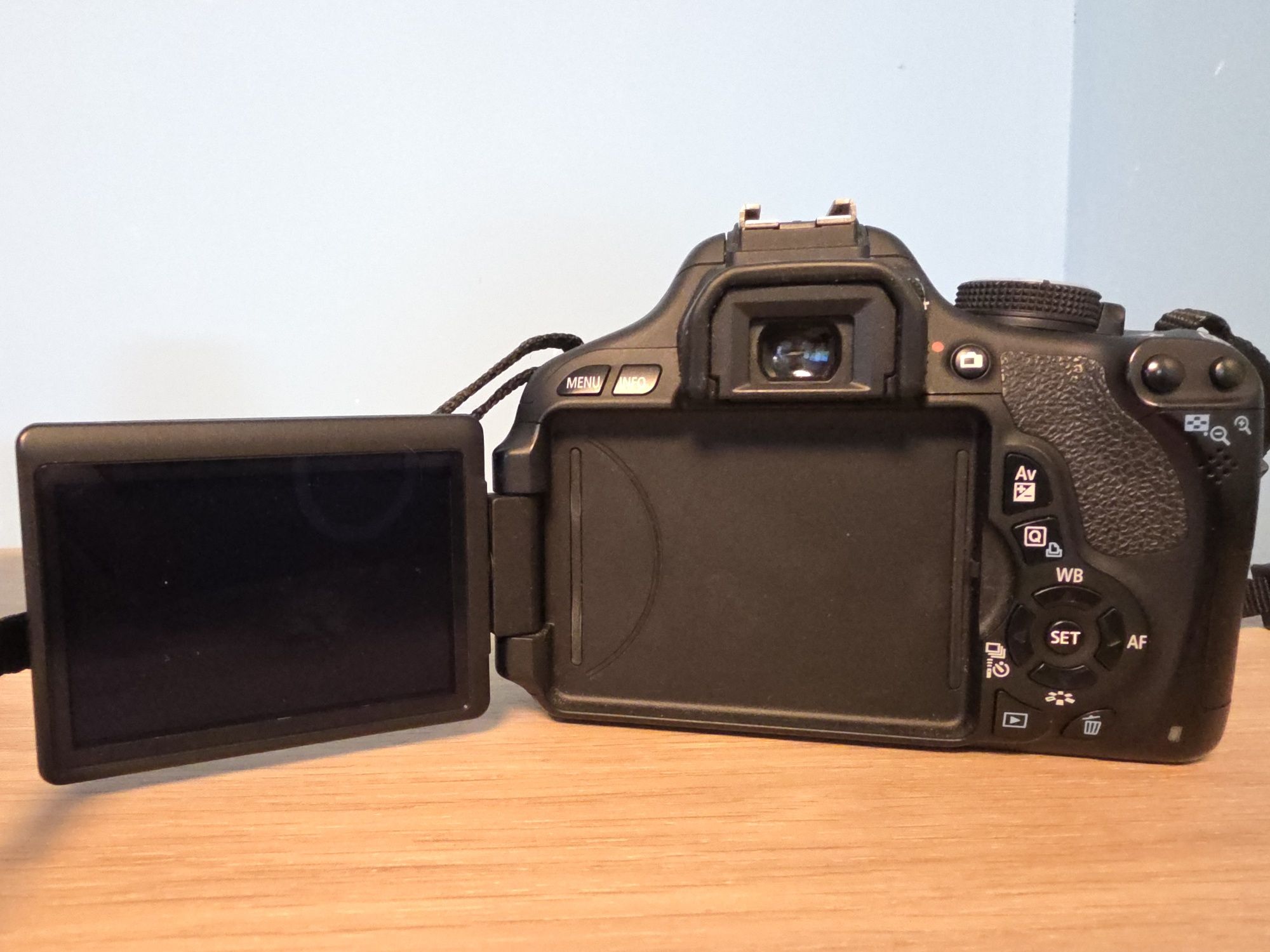Canon EOS 600D фотоапарат