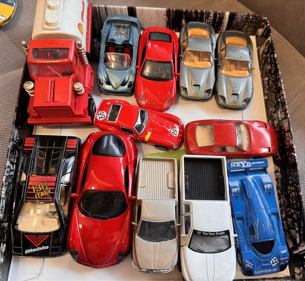 Колички умален мащаб diecast matchbox hot wheels maisto bburago