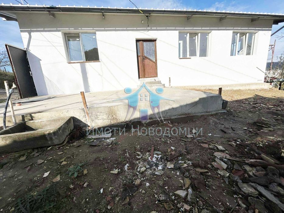 Тухлена самостоятелна къща в гр.Шумен, кв. Куршун чешма