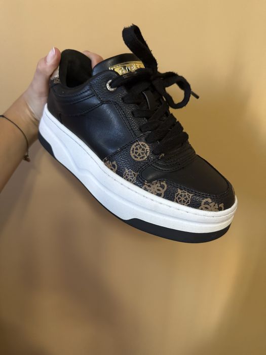 Отигинални дамски кецове Guess