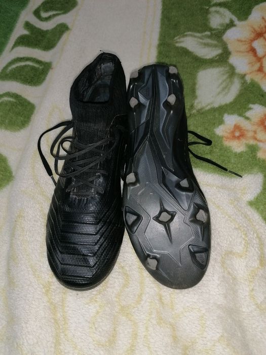 Vând ghete de fotbal