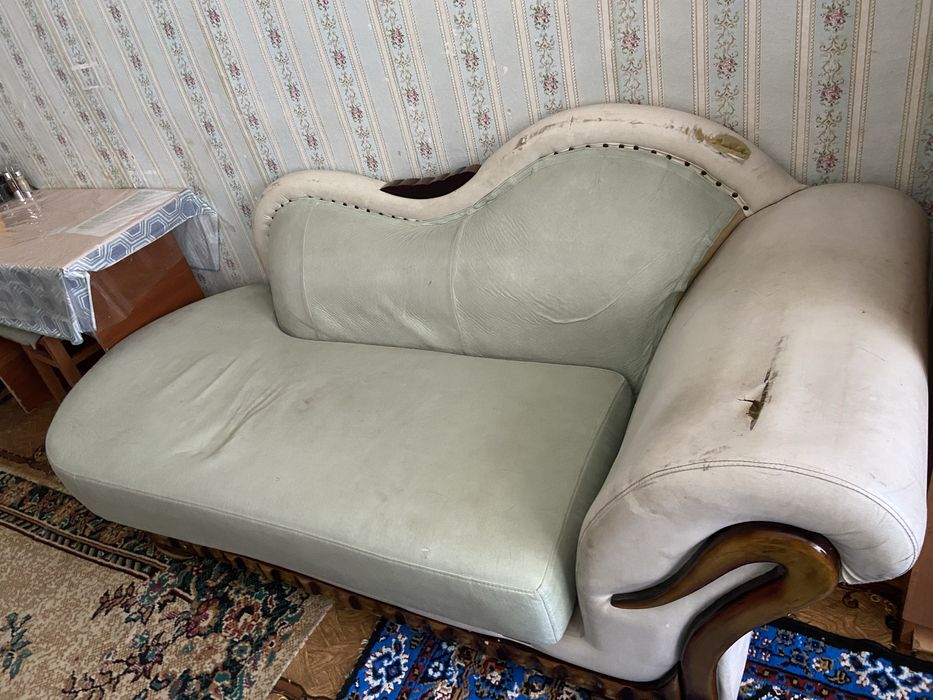 Жағдайы жақсы матрасы алынады жайылмайды ешқандай сынық жоқ.