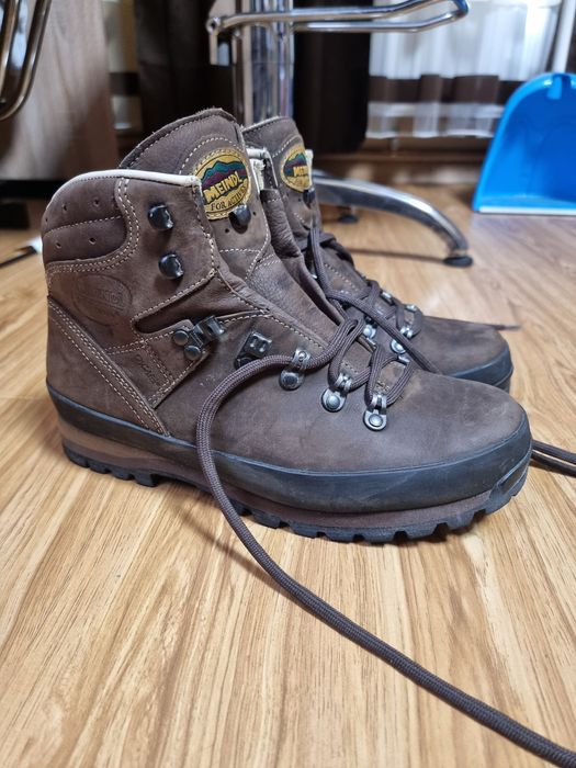 Bocanci meindl.vanatoare/drumetii nr 40 1/2