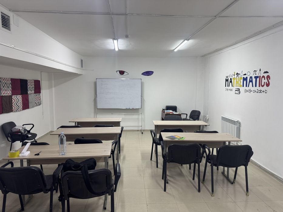 Школьная парта и маркерная доска