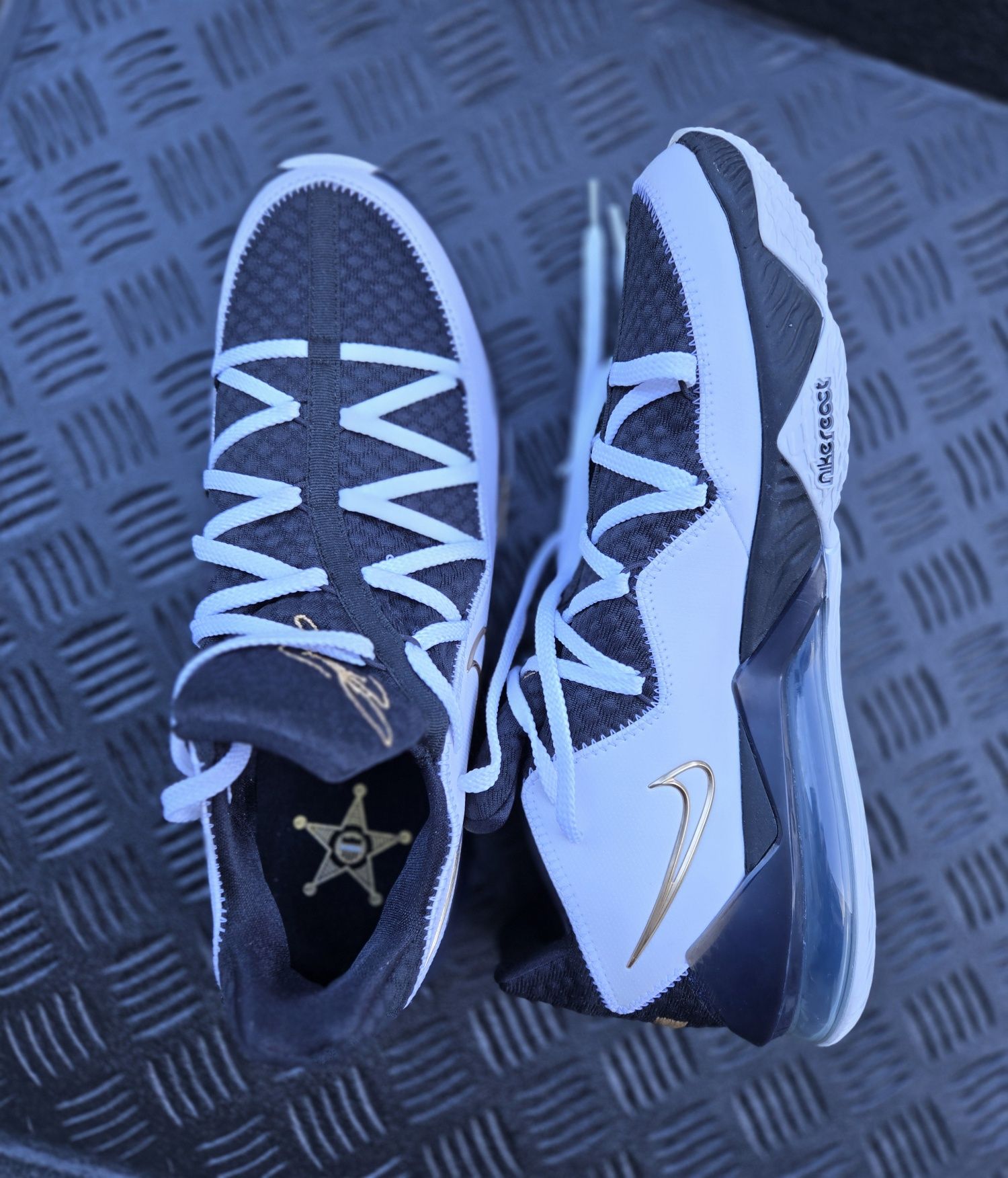 Nike Lebron XVII Low Metallic Gold