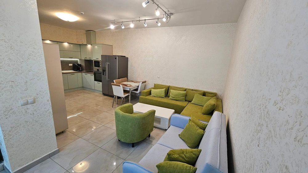 Дава се под наем Двустаен апартамент в Бургас, Лазур - 85 кв.м за 765 € - Снимка #3