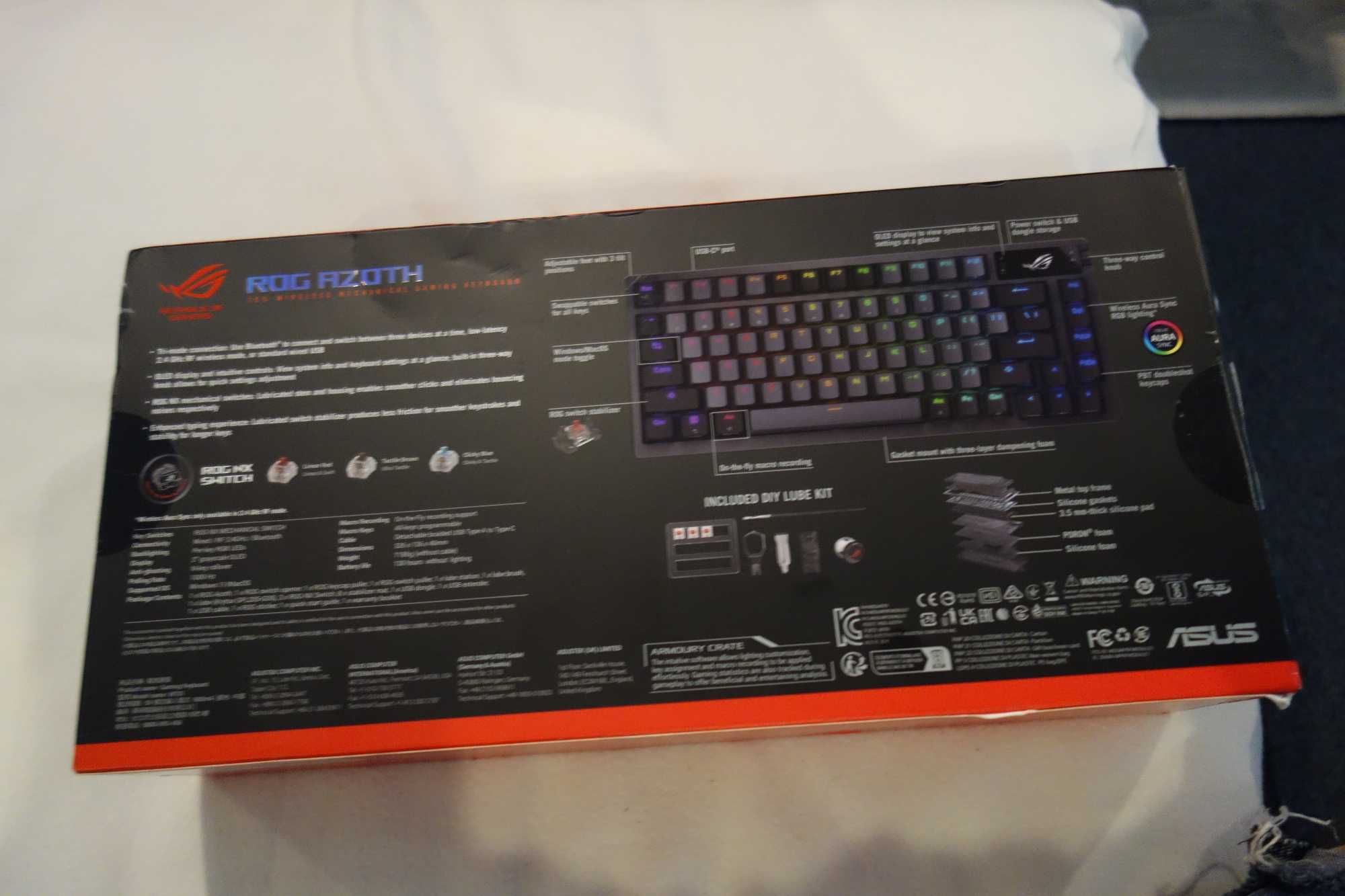 Продавам ROG Azoth механична геймърска клавиетура