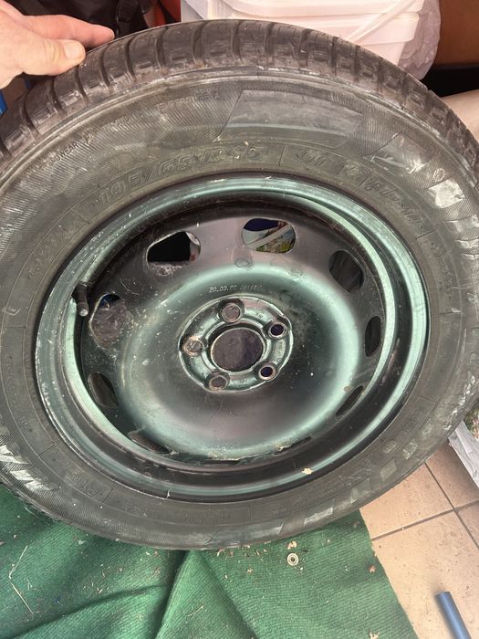 Практически нова Гума с джанта 195/65 R 15 6jx 15H2