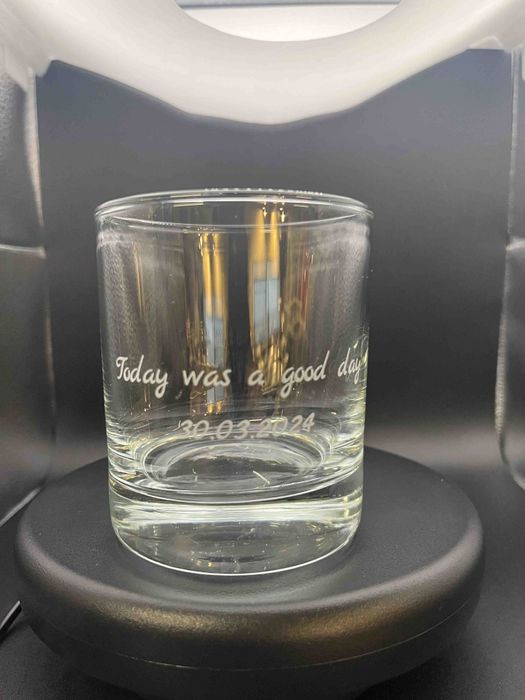 Персонализирана чаша за уиски.