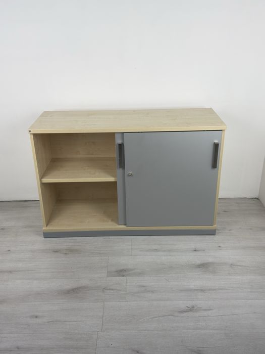 Практичен немски шкаф с плъзгащи се врати подходящ за документи;