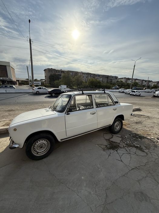 Vaz 2111 Rangi oq 1981 yil