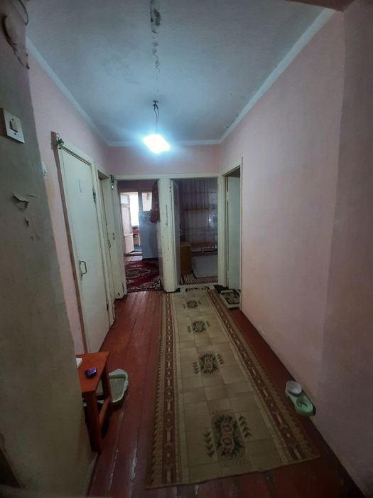Продается 2 - комнатная квартира, Чирчик, Октябр, возле базара