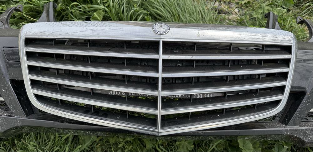 Предна броня с решетка за Mercedes W211 Evo
