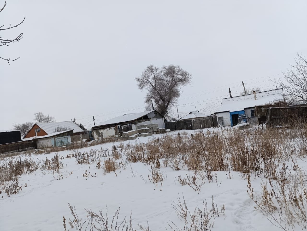 Продам два земельных участка (дома) в центре с.Аулиеколь.
