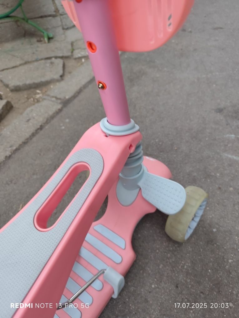 Детска тротинетка с три колела и седалка Makani BonBon 3в1 Pink