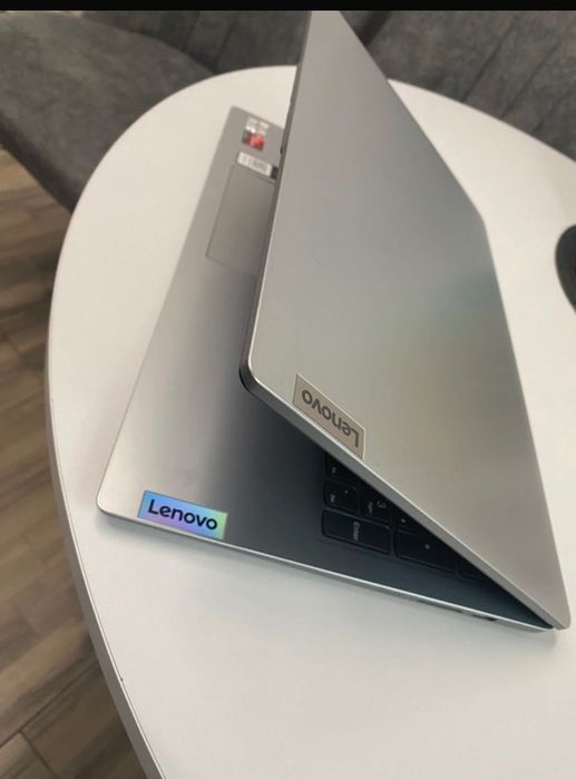 Laptop Lenovo nou