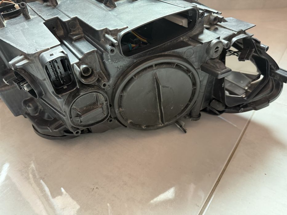 BMW F10 фар ляв bi-xenon завиващ оригинален