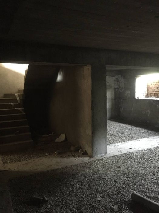 Uy sotiladi 4sotuh 7xona  sergili chortoq mahala