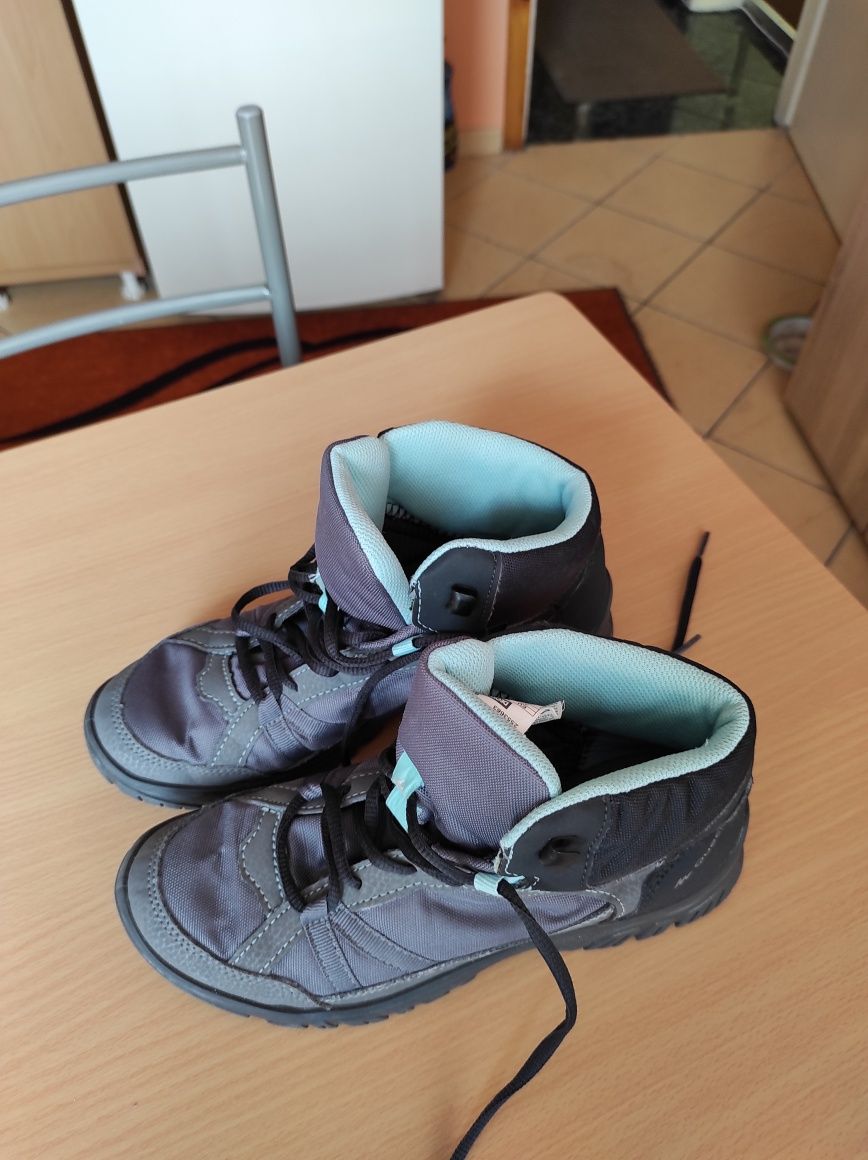 Обувки за преходи Quechua 37 размер