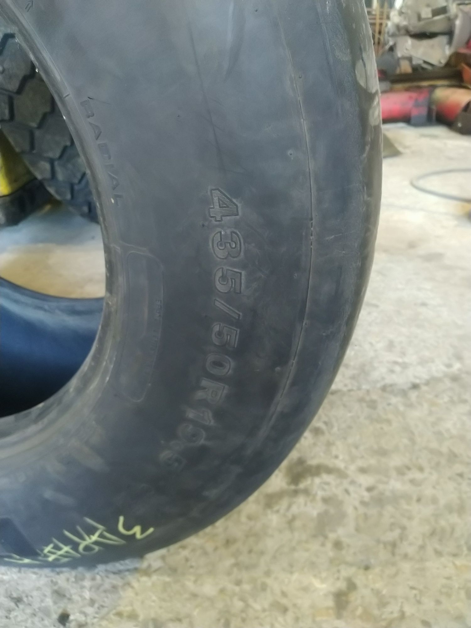 Гума за ремарке 435/50 R19.5  100 лв.