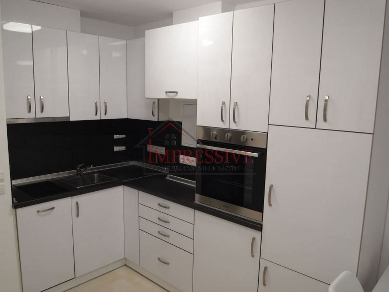 Дава се под наем Едностаен апартамент в Варна, Център - 40 кв.м за 600 € - Снимка #2