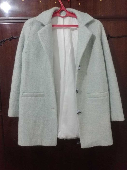 Пальто женское, демисезонное. Букле. Цвет нежно голубой. Размер M