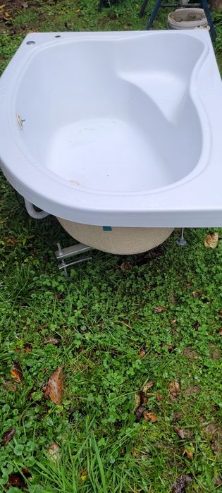 Cada colț baie în stare f buna