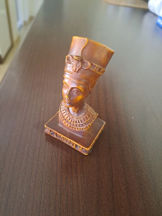 Vând statuetă Nefertiti