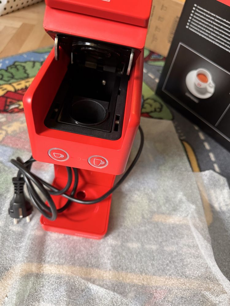 кафе машина illy y 3.3 червена
