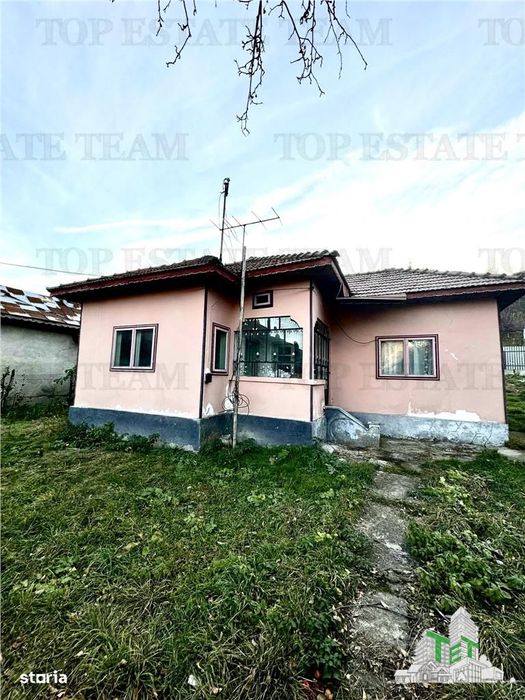 Casa 4 camere individuala cu 873 mp teren, ideal pentru investitie tur