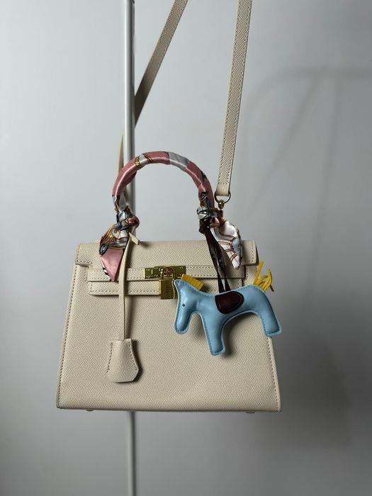 Gentuțe din piele cu accesorii